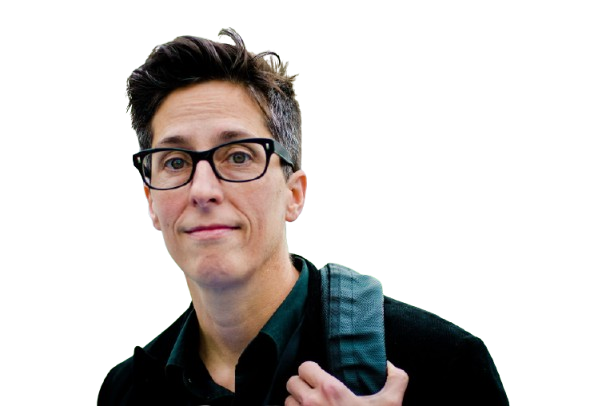 alison-bechdel-autorin-erfinderin-bechdel-wallace-test-removebg-preview Eine dunkel- und kurzhaarige Frau mit Brille und schwarzem Oberteil namens Alison Bechdel